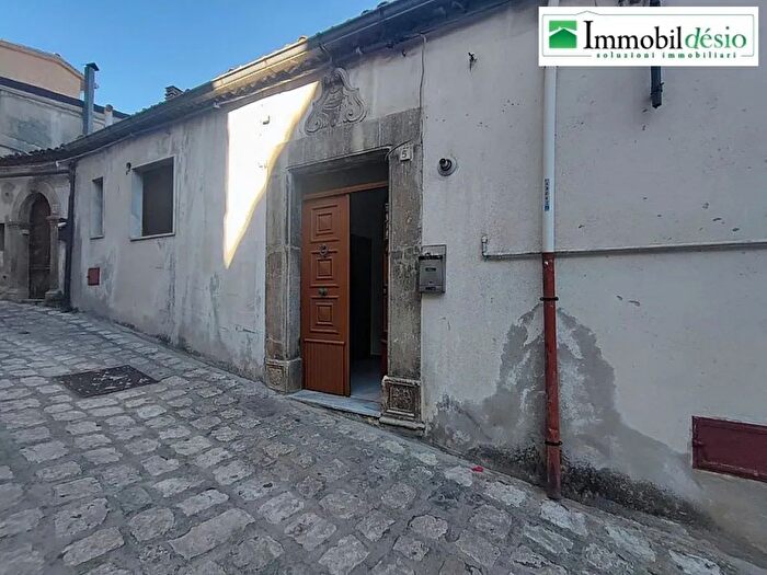 Casa con 7 locali in vendita in Via Santa Lucia Picerno, Picerno
