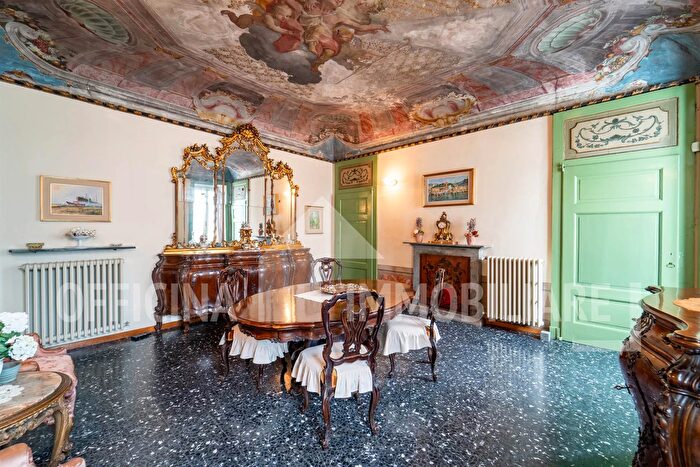 Appartamento con 10 locali in vendita in Colico