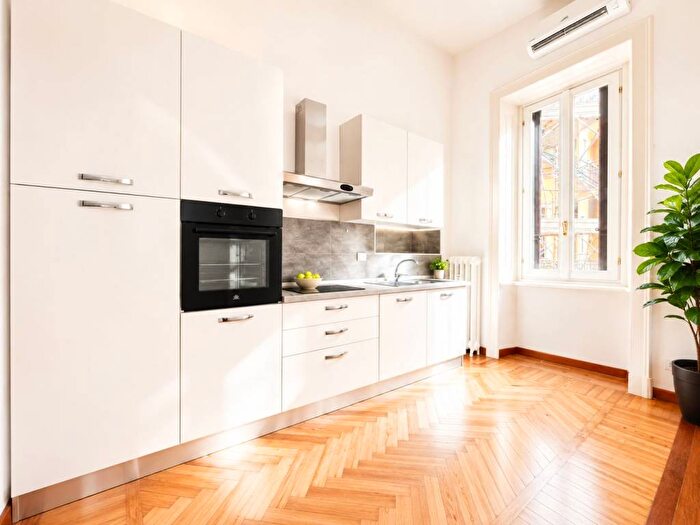 Appartamento quadrilocale in affitto in Via Spartaco, Montenero, Milano
