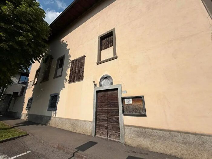 Casa quadrilocale in vendita in Piazza Vittorio Emanuele, Urgnano