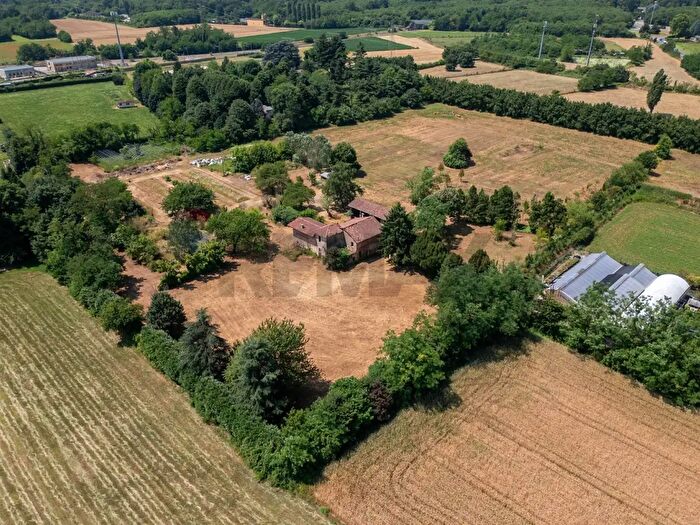 Casa con 15 locali in vendita in Via Amendola, Busto Arsizio