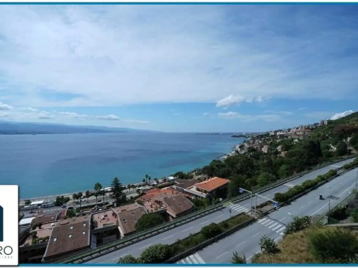 Appartamento quadrilocale in vendita in Via Panoramica dello Stretto, Messina