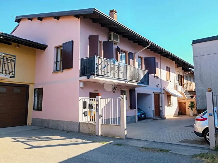 Appartamento bilocale in vendita in Via Tagliabue, Mozzate