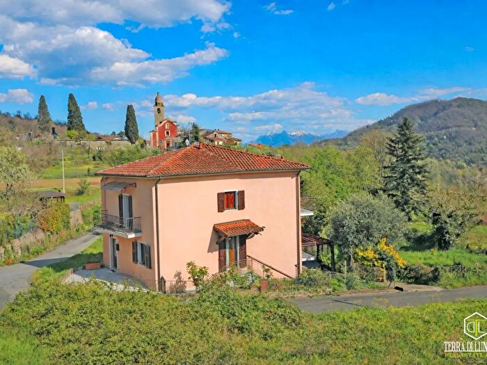 Casa con 9 locali in vendita in Località Villa, Tresana