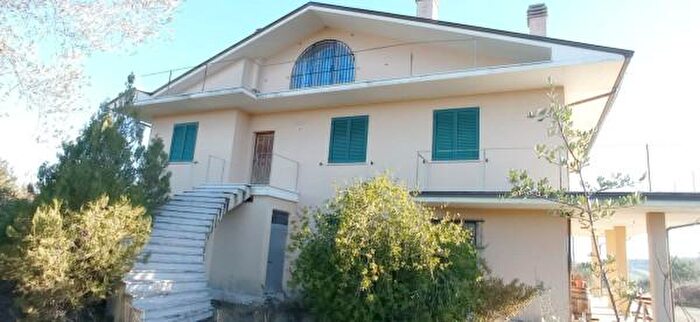 Casa con 6 locali in vendita in Sant'Omero