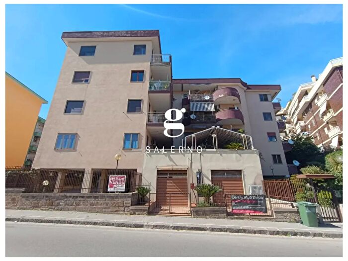 Appartamento con 5 locali in vendita in Via Roberto Virtuoso, Salerno