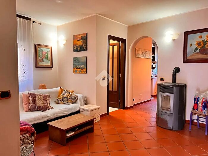 Casa con 7 locali in vendita in Frazione Guala, Valdilana