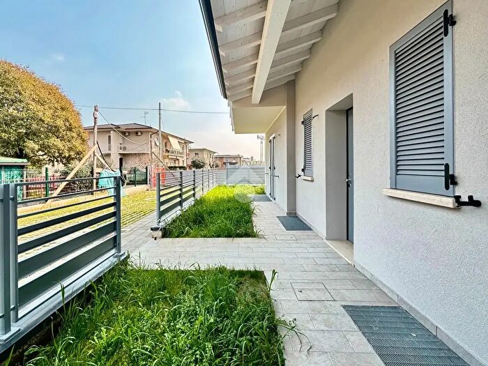 Casa quadrilocale in vendita in Via Marconi, Castegnato