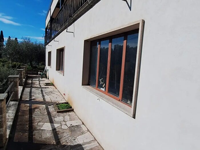 Appartamento con 8 locali in vendita in Via dei Mille, Rapolano Terme