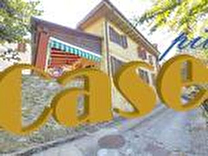 Casa con 12 locali in vendita in Camaiore