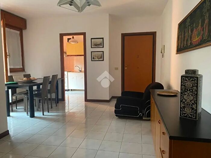 Appartamento trilocale in affitto in Via Gennaro Cassiani, Roma