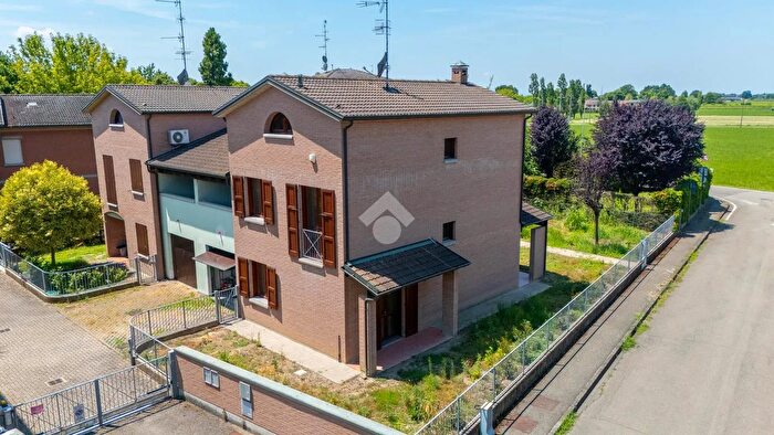 Casa con 5 locali in vendita in Via Matilde Serao, Reggio Emilia