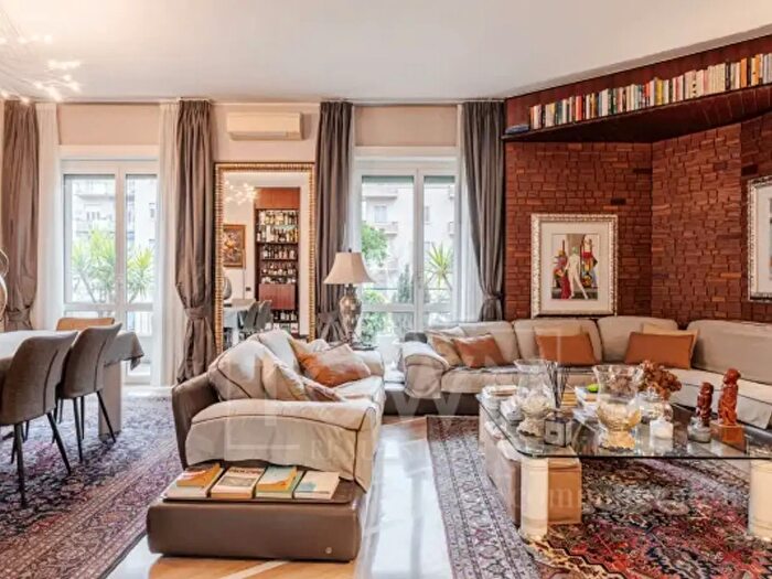 Appartamento quadrilocale in vendita in Viale Emilio Caldara, Milano