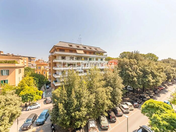 Appartamento quadrilocale in vendita in Via Dardanelli, Roma