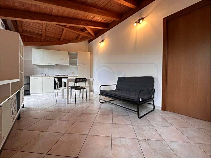 Appartamento bilocale in affitto in Via Camillo Benso di Cavour, Centro, Bollate