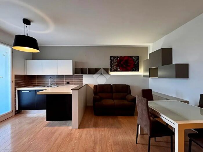 Appartamento trilocale in vendita in Via Fratelli Guardi, Volpago Del Montello