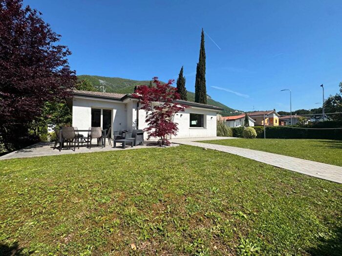 Casa con 5 locali in vendita in Via Legnago, Centro, Villanuova sul Clisi