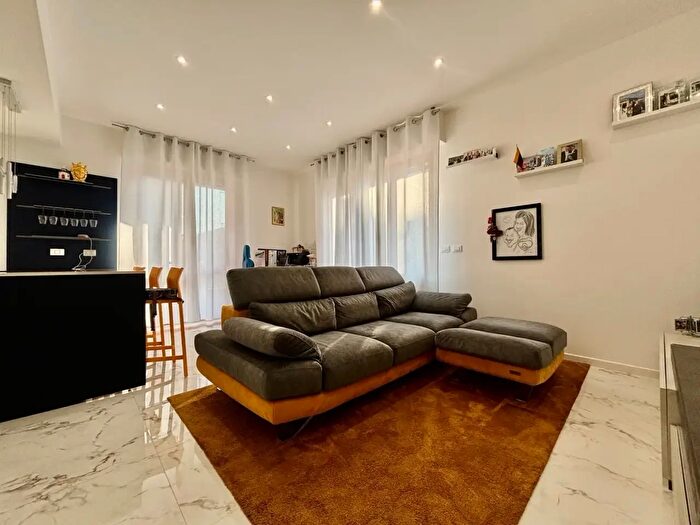 Appartamento con 6 locali in vendita in Via Monte Zovetto, Genova