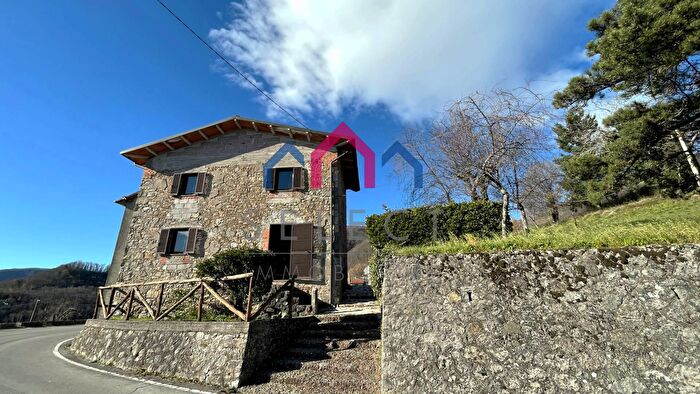 Casa bilocale in vendita in Localita Croce di Stazzana Colle, Castelnuovo Di Garfagnana