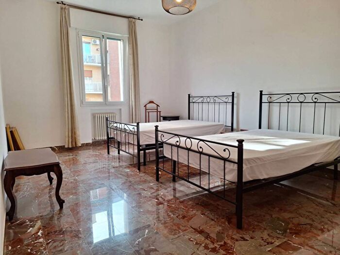 Appartamento con 5 locali in affitto in Via Pasubio, Saffi, Bologna