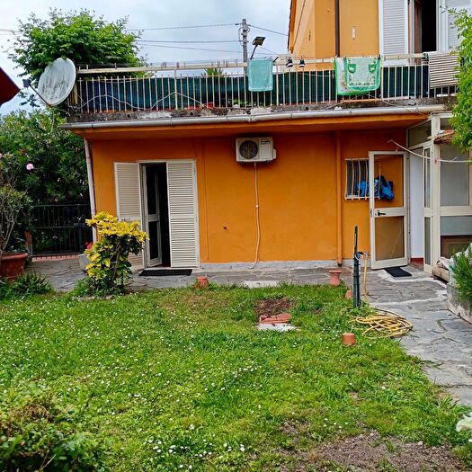 Casa trilocale in vendita in Ameglia