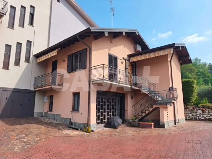 Appartamento trilocale in vendita in Gavirate
