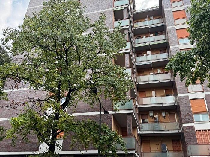 Appartamento trilocale in affitto in Via Pietro Borsieri, Isola, Milano