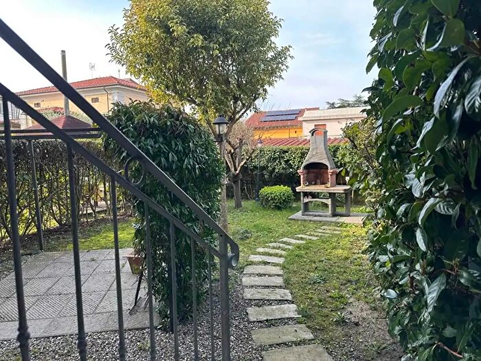 Casa con 6 locali in vendita in Collesalvetti
