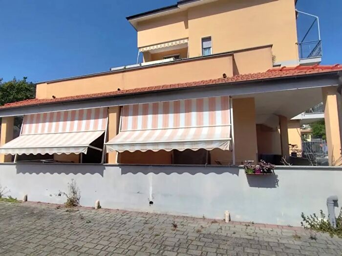 Appartamento trilocale in vendita in Via degli Orsolani, Loano
