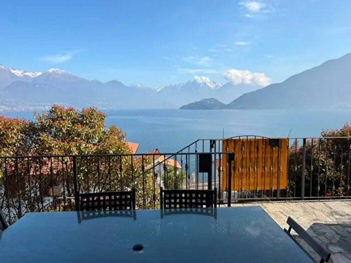 Casa con 6 locali in vendita in Via Statale, Pianello Del Lario