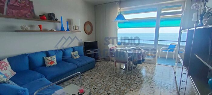 Appartamento trilocale in vendita in Via Aurelia Levante, Ospedaletti