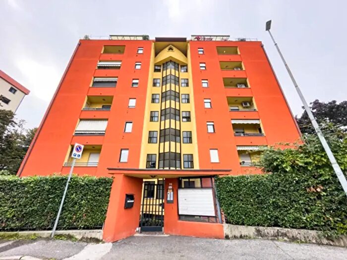 Appartamento trilocale in vendita in Via Luigi Fossati, Monza