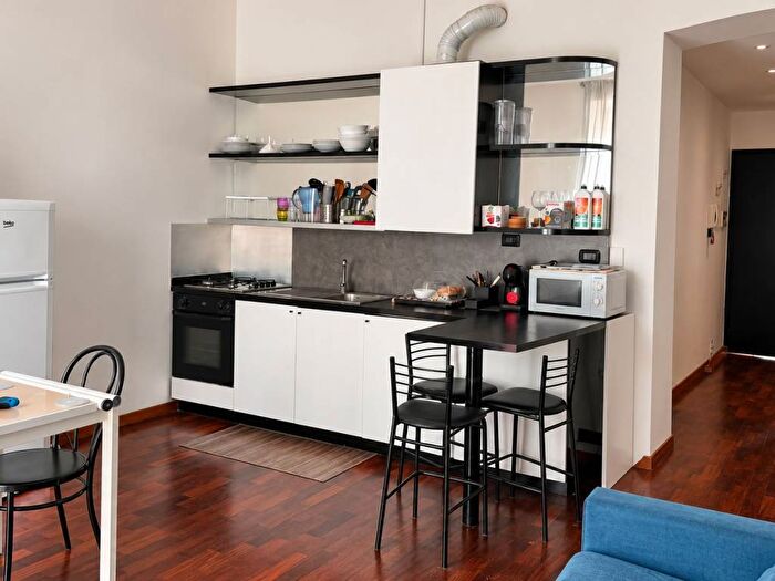 Appartamento trilocale in affitto in Viale Bligny, Bocconi, Milano