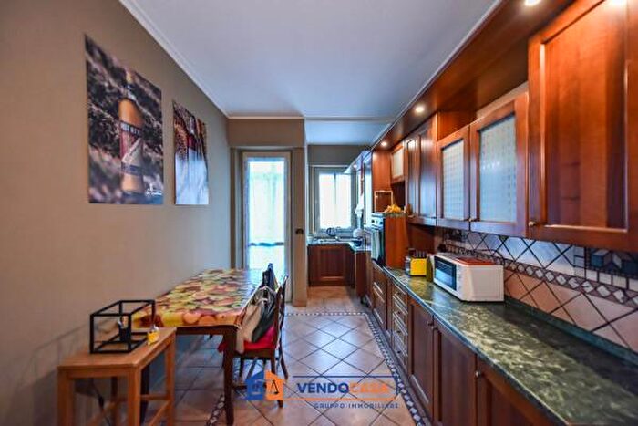 Appartamento trilocale in vendita in Via Genova, Torino