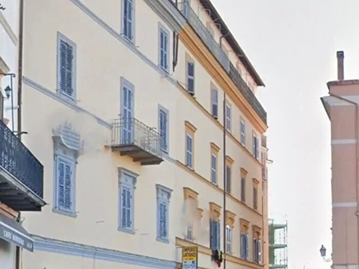 Appartamento quadrilocale in vendita in Viale Umberto I, San Polo Dei Cavalieri