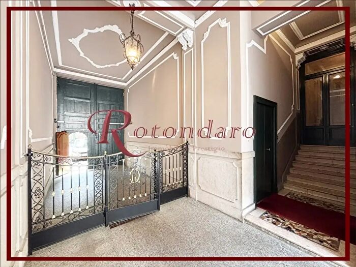 Appartamento trilocale in affitto in Via Andrea Solari, Milano