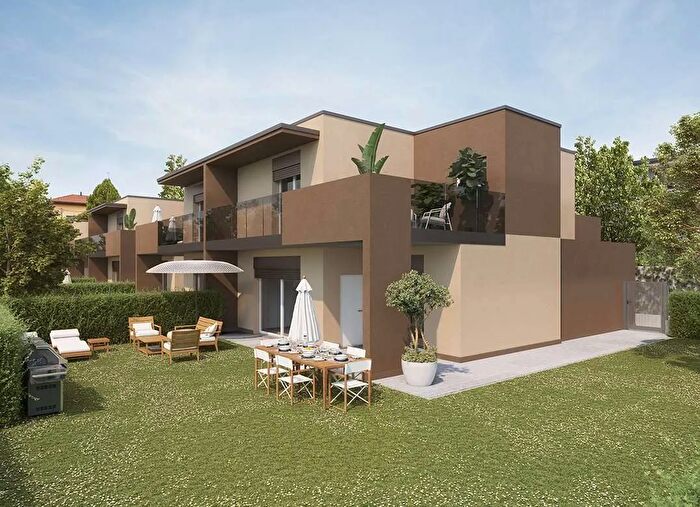 Casa quadrilocale in vendita in Via Trento, Cabiate