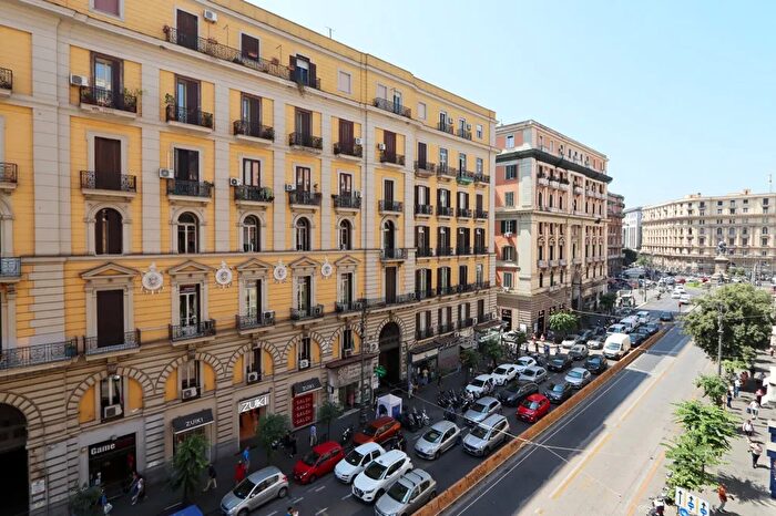 Appartamento trilocale in vendita in Corso Umberto I, Napoli