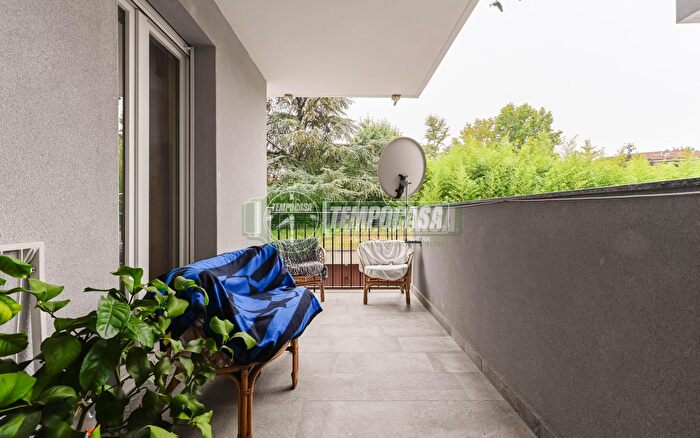 Appartamento trilocale in vendita in Via Don Enrico Cazzaniga, Liscate