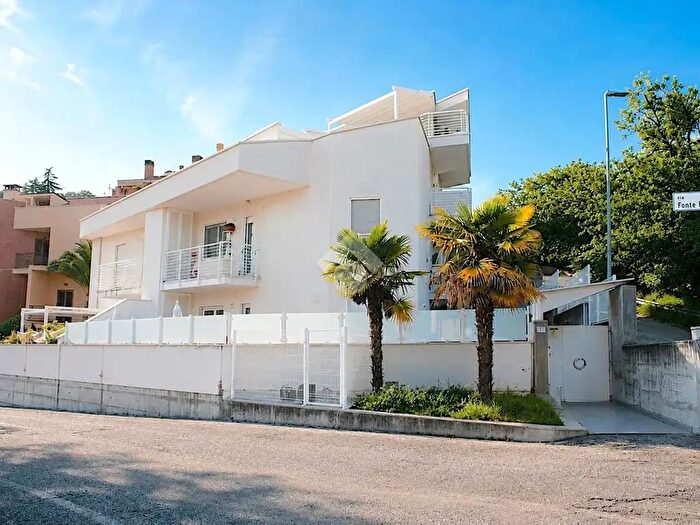 Appartamento trilocale in vendita in Via Fonte Baiano, Teramo