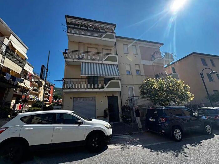 Appartamento trilocale in vendita in Viale Europa, Spotorno