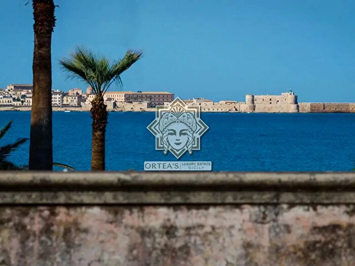 Casa con 10 locali in vendita in Siracusa