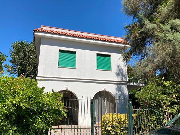 Appartamento trilocale in affitto in Viale Barocci, Castel Volturno