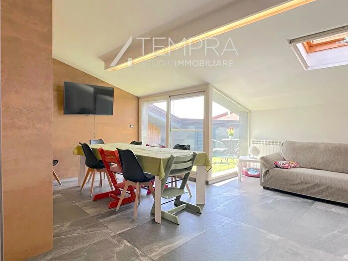 Appartamento con 8 locali in vendita in Via Cappuccini, Adrano