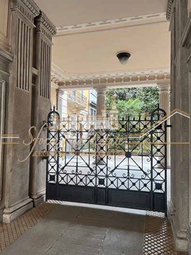 Appartamento quadrilocale in affitto in Via Spartaco, Milano