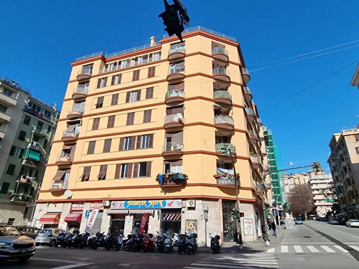 Appartamento con 6 locali in vendita in Corso Alessandro De Stefanis, Genova