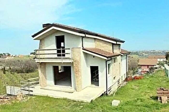 Casa con 5 locali in vendita in Chieti