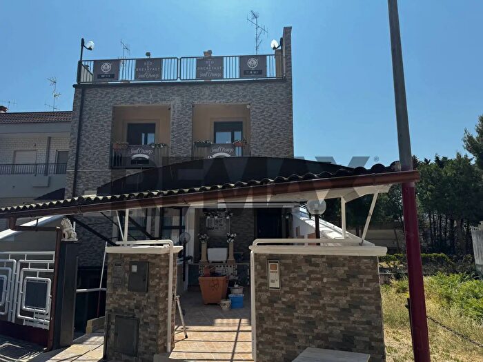 Casa con 6 locali in vendita in Via Generale Carlo Alberto della Chiesa, Turi