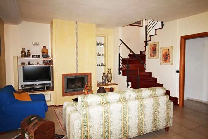 Casa con 6 locali in vendita in SantAngelo In Vado