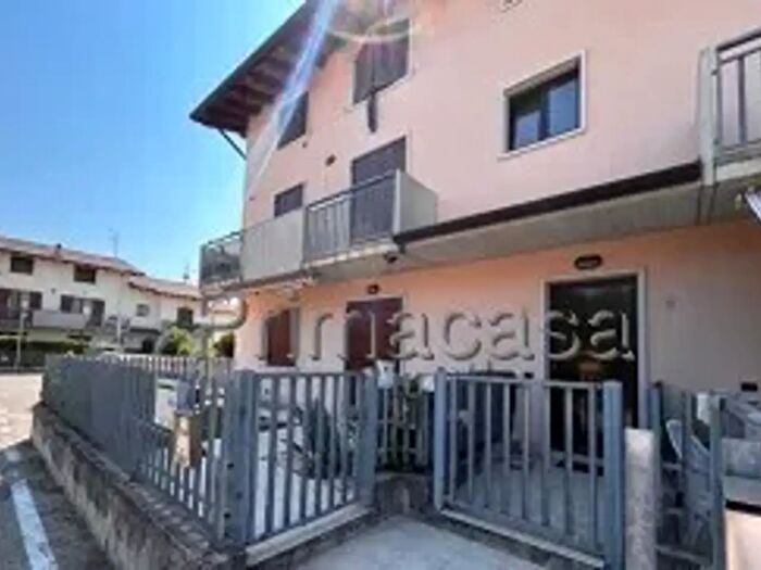 Appartamento trilocale in affitto in Via Senatore Caldera, San Pietro In Cariano
